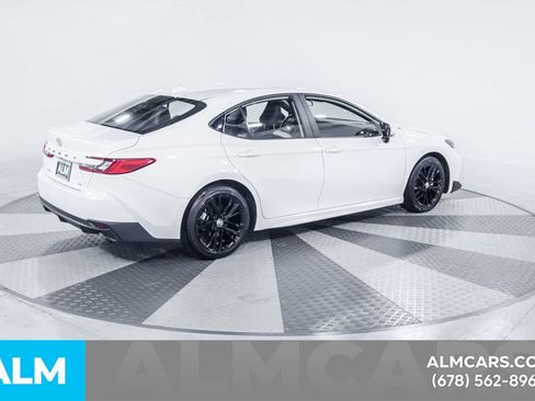 Used 2025 Toyota Camry SE image 10