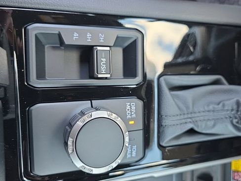 New 2026 Toyota Tundra Limited AWD/4WD image 25