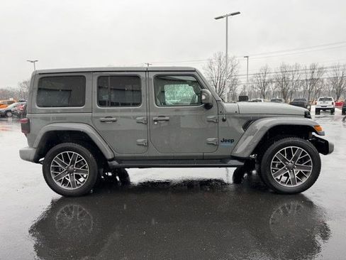 Used 2022 Jeep Wrangler Unlimited Sahara image 8