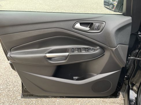 Used 2018 Ford Escape SE FWD image 12
