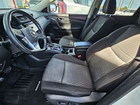 Used 2020 Nissan Rogue SV image 15