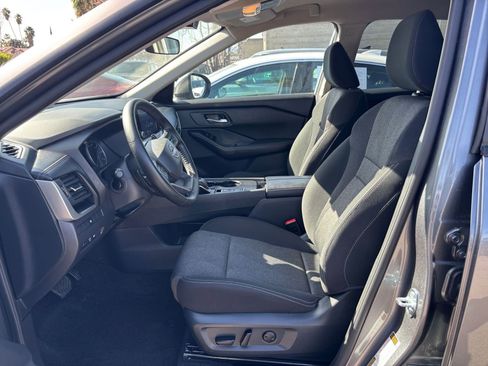 Used 2025 Nissan Rogue SV image 29