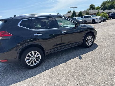 Used 2017 Nissan Rogue SV AWD/4WD image 12
