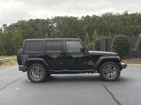 Used 2016 Jeep Wrangler Unlimited Sahara w/ Connectivity Group AWD/4WD image 5