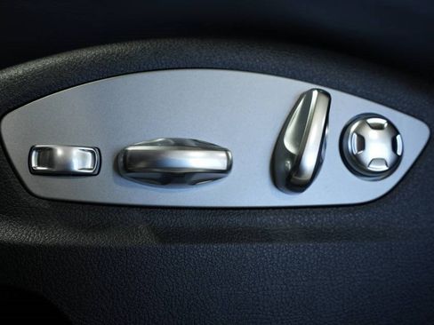 New 2025 Porsche Macan image 33