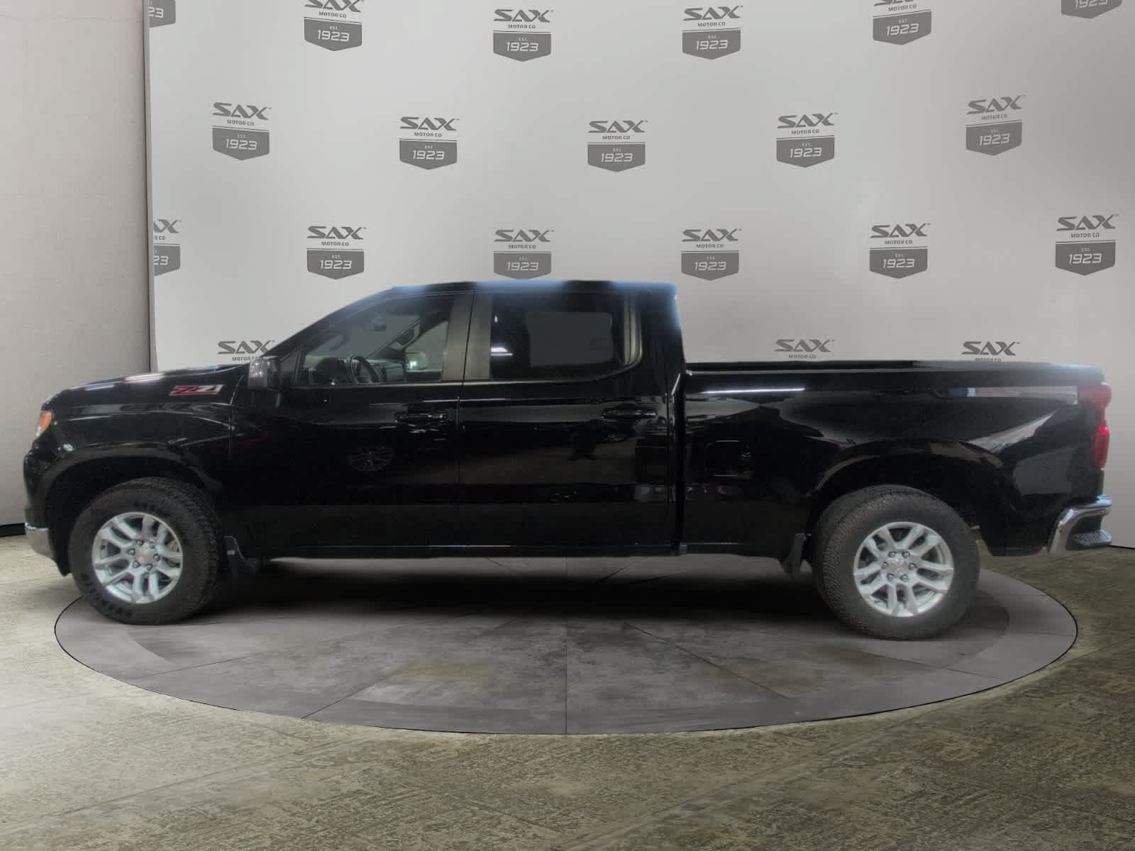 Used 2024 Chevrolet Silverado 1500 LT AWD/4WD image 2