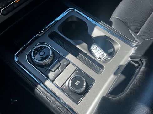 Used 2021 Ford Expedition XLT image 16