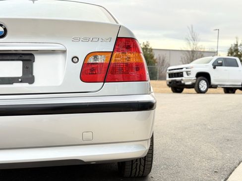 Used 2005 BMW 330xi Sedan image 11