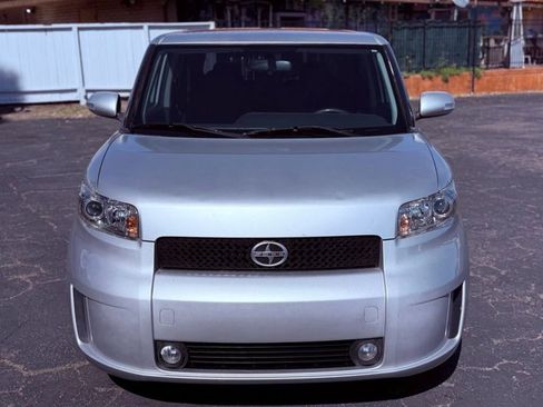 Used 2009 Scion xB FWD image 2