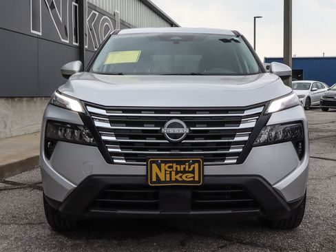 Used 2025 Nissan Rogue SV FWD image 2