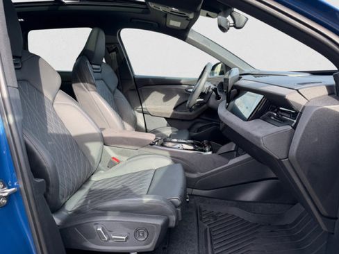 Used 2025 Audi SQ6 e-tron Prestige w/ 21" Black Optic Wheel Package image 20