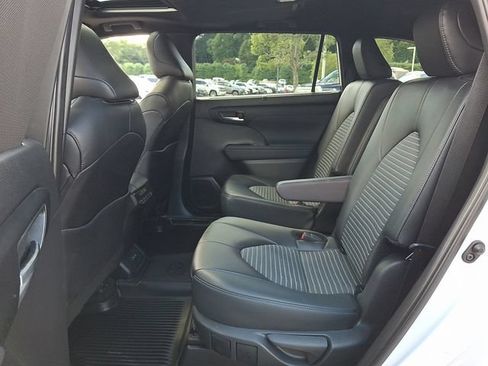 Used 2024 Toyota Highlander XSE AWD/4WD image 17