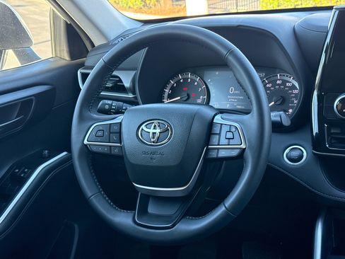 Certified 2025 Toyota Highlander LE image 23
