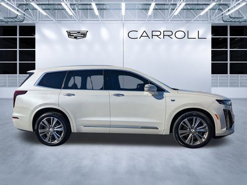 Used 2022 Cadillac XT6 Premium Luxury image 2