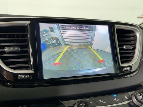 Used 2023 Chrysler Pacifica Touring-L image 23