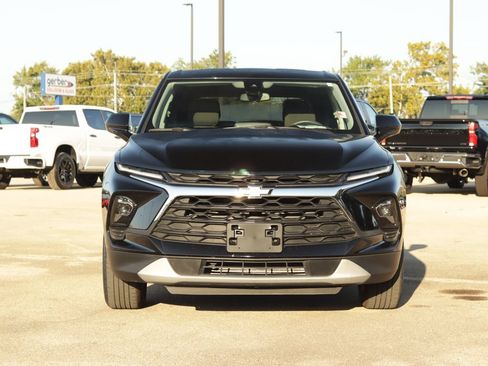 Used 2025 Chevrolet Blazer LT FWD image 2
