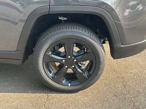 New 2025 Jeep Grand Cherokee Limited w/ Luxury Tech Group II image 18