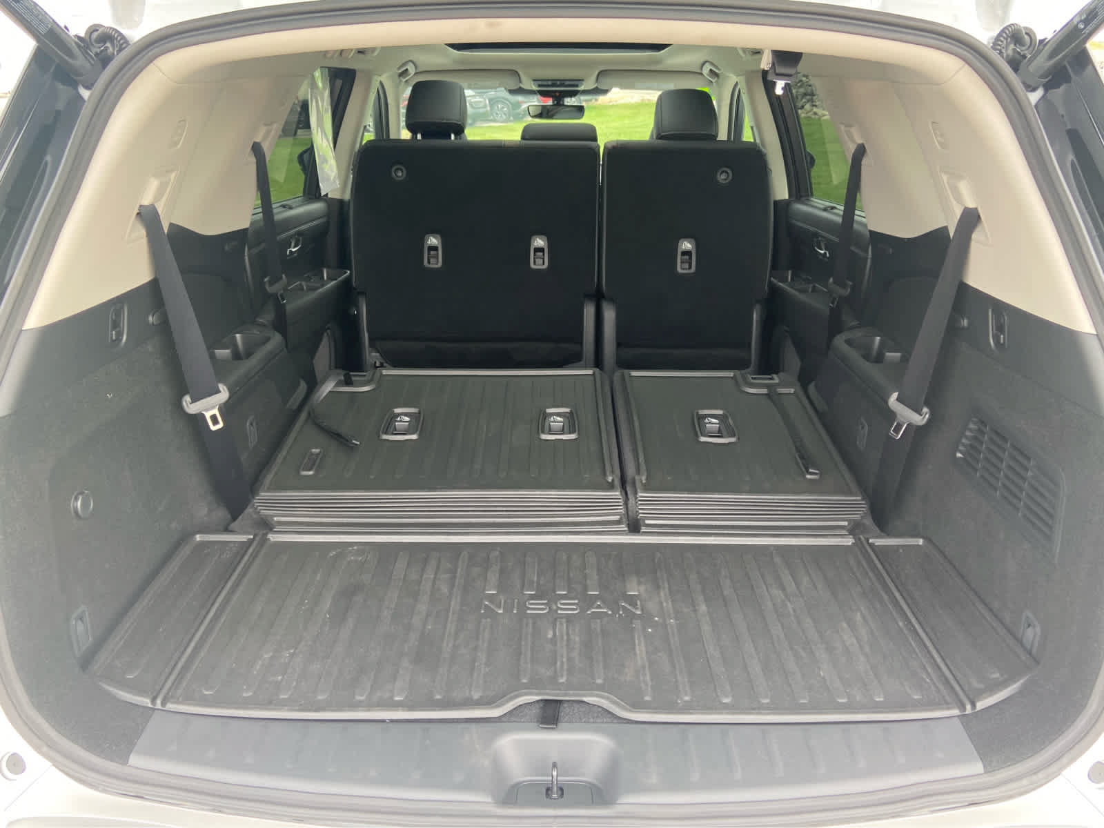 Used 2025 Nissan Pathfinder Platinum w/ Cargo Package AWD/4WD image 8
