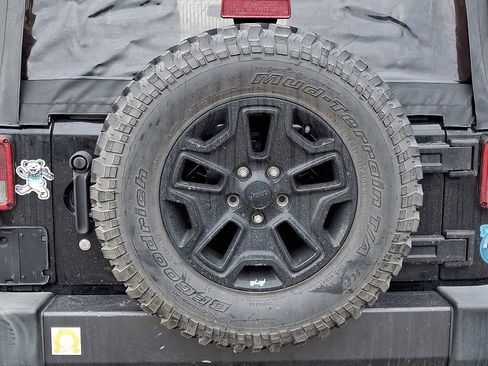 Used 2017 Jeep Wrangler Freedom Edition image 6