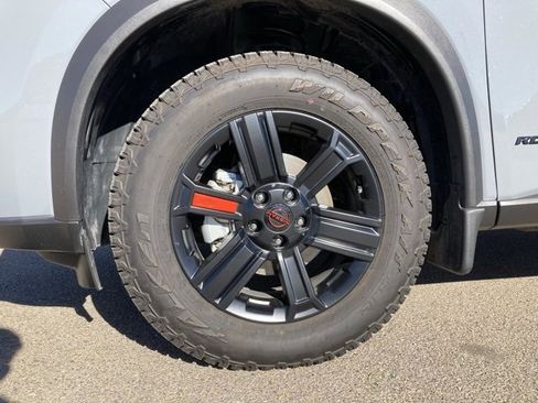 Used 2025 Nissan Rogue SV image 41