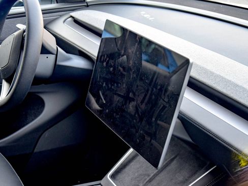 Used 2026 Tesla Model Y Long Range AWD/4WD image 8