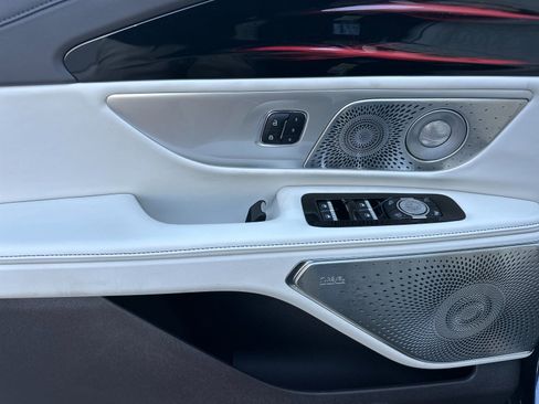 Used 2024 Lincoln Nautilus Black Label AWD/4WD image 12