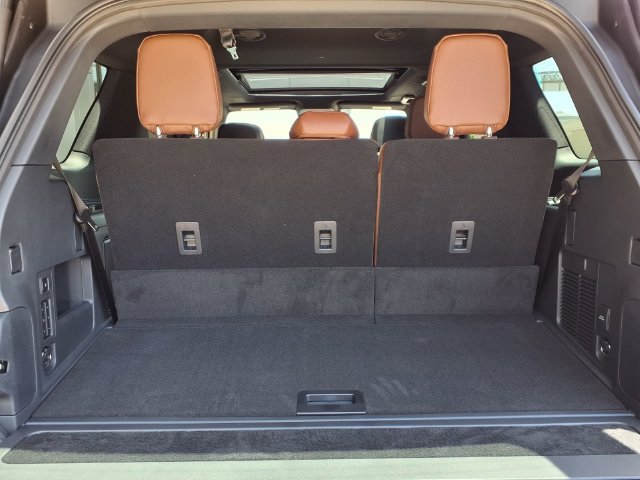 New 2027 Lincoln Navigator Reserve RWD image 16