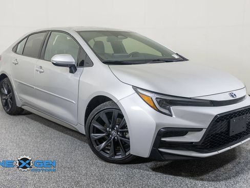 Used 2023 Toyota Corolla SE AWD/4WD image 1