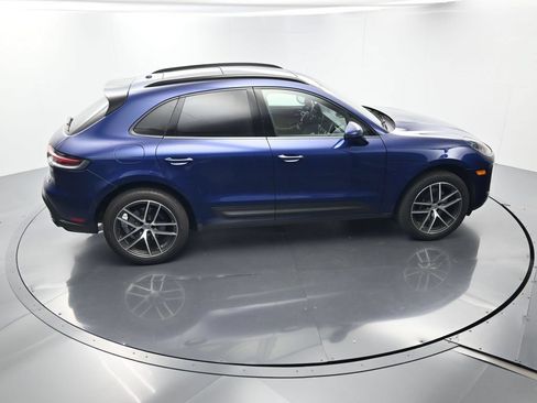 Certified 2025 Porsche Macan AWD/4WD image 39
