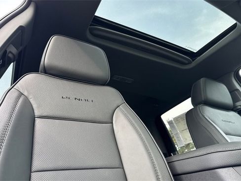 New 2026 GMC Sierra 2500 Denali w/ Denali Reserve Package image 18