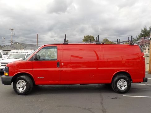 Used 2005 Chevrolet Express 3500 Extended RWD image 2