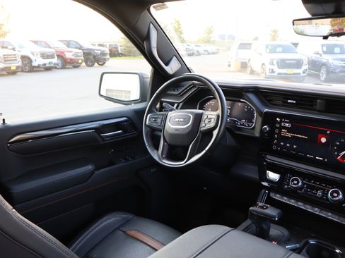 Certified 2024 GMC Sierra 1500 AT4 w/ Technology Package AWD/4WD image 9