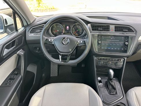 Used 2021 Volkswagen Tiguan SE w/ Panoramic Sunroof Package FWD image 7