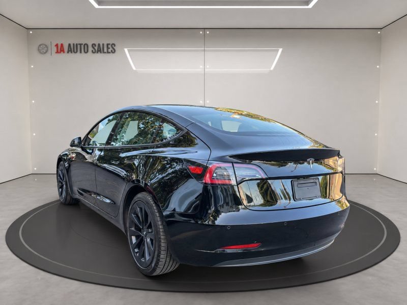 Used 2022 Tesla Model 3 Standard Range RWD image 3