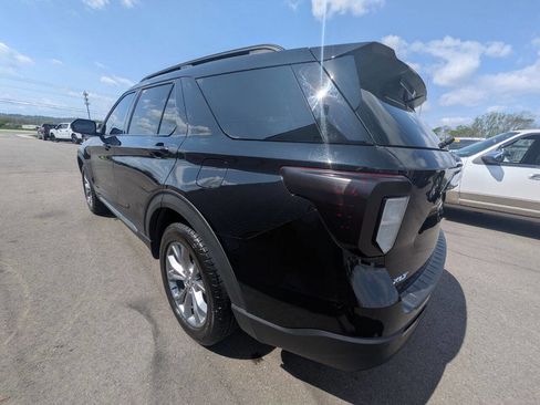 Used 2021 Ford Explorer XLT w/ Equipment Group 202A AWD/4WD image 8