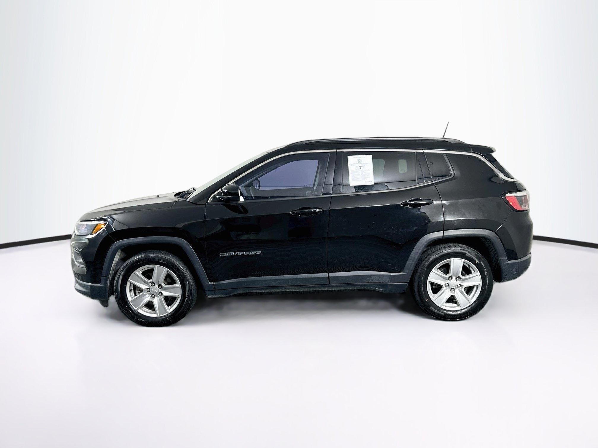 Used 2022 Jeep Compass Latitude FWD image 4