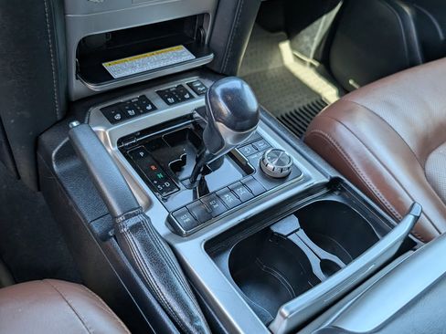Used 2021 Toyota Land Cruiser image 17