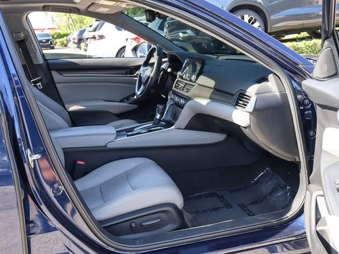 Used 2018 Honda Accord Touring image 32