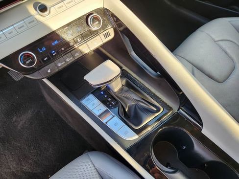 Used 2024 Hyundai Elantra Limited FWD image 19