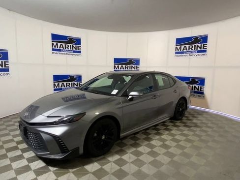 Used 2025 Toyota Camry SE FWD image 6