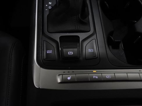 Used 2025 Kia Carnival FWD image 27