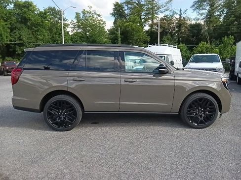 New 2026 Ford Expedition Platinum w/ Stealth Performance Package AWD/4WD image 2