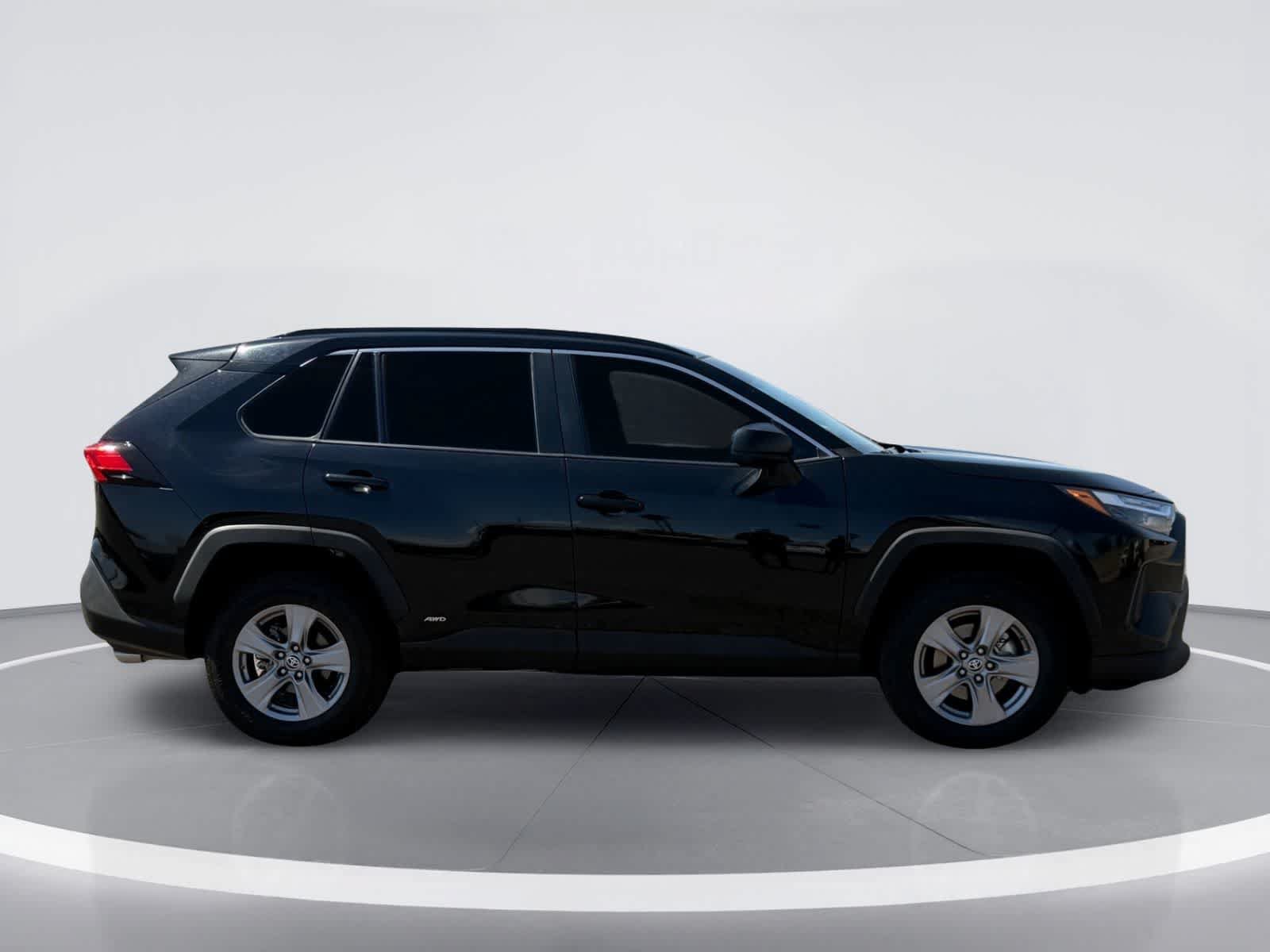 Used 2023 Toyota RAV4 LE AWD/4WD image 10