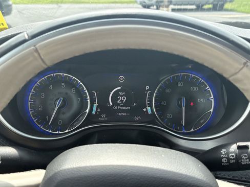 Used 2019 Chrysler Pacifica Limited FWD image 12