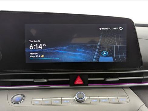Used 2025 Hyundai Elantra Limited FWD image 27