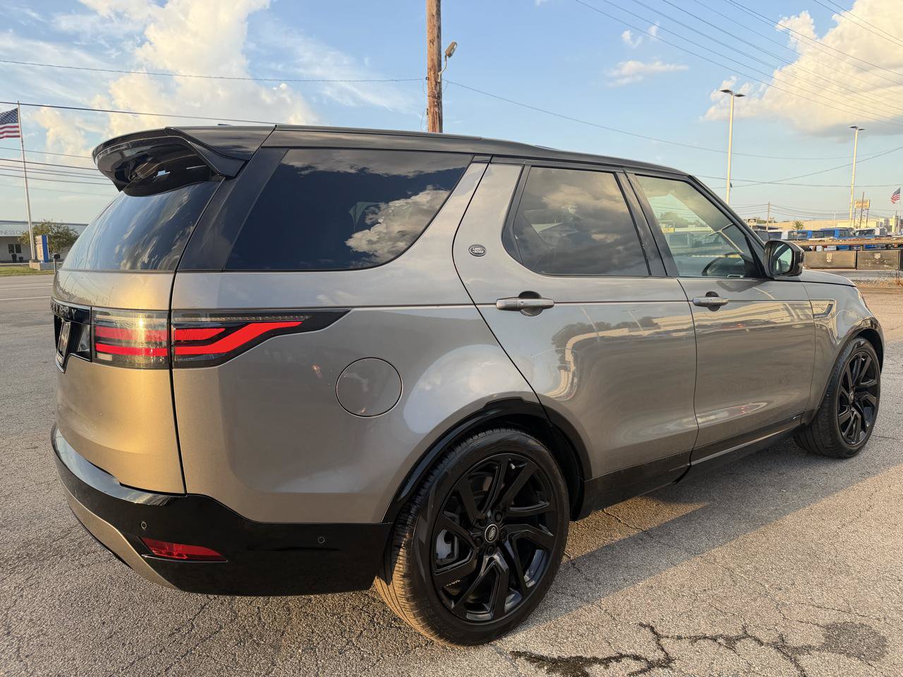 Used 2022 Land Rover Discovery HSE R-Dynamic AWD/4WD image 14