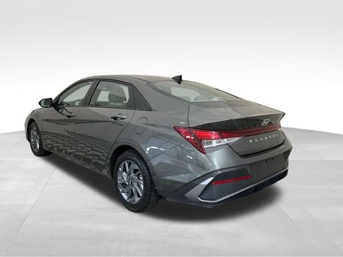 Used 2024 Hyundai Elantra SEL FWD image 3