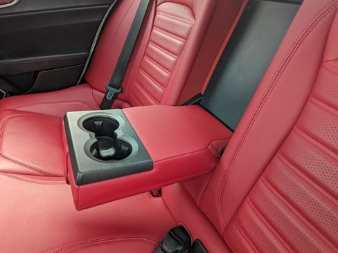 Used 2022 Alfa Romeo Giulia Veloce image 37