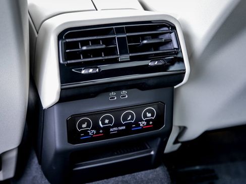 Used 2026 BMW 530i xDrive w/ M Sport Package image 23