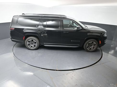 Used 2024 Jeep Wagoneer L Series II w/ Flexible Seating Group AWD/4WD image 15